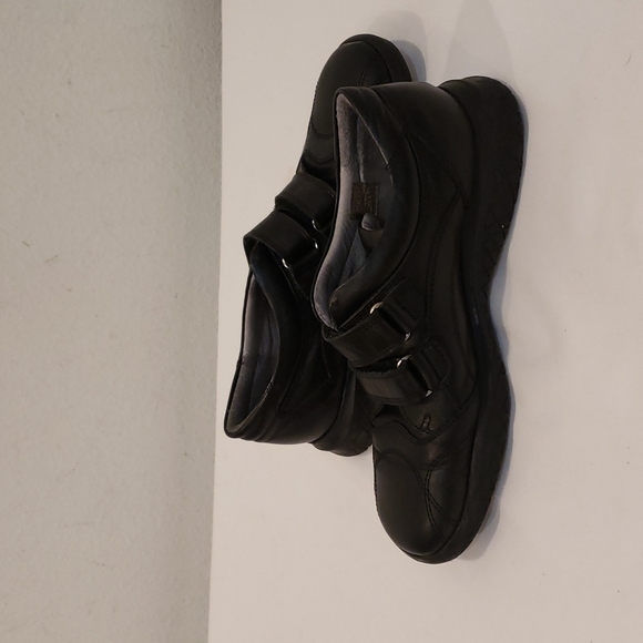 Maniqui Black leather comfort shoes, rubber soles , Size 7 - Picture 1 of 11